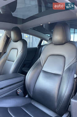 Седан Tesla Model 3 2021 в 