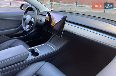 Седан Tesla Model 3 2021 в 