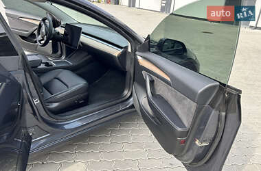 Седан Tesla Model 3 2021 в 