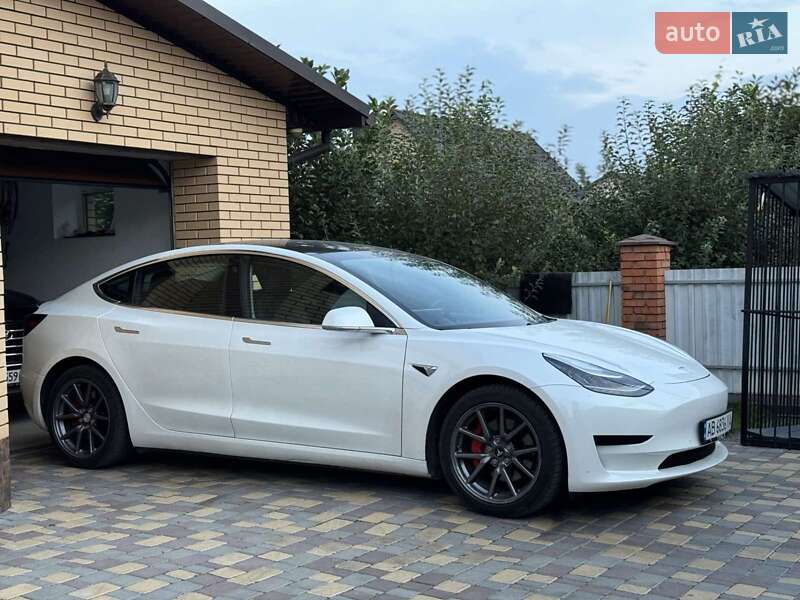 Седан Tesla Model 3 2020 в 