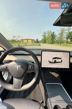 Седан Tesla Model 3 2022 в 