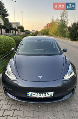 Седан Tesla Model 3 2022 в 