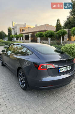 Седан Tesla Model 3 2022 в 