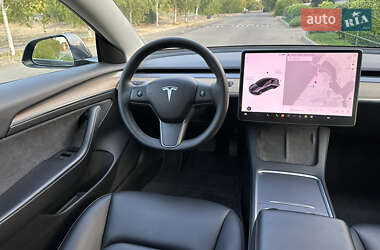 Седан Tesla Model 3 2022 в 