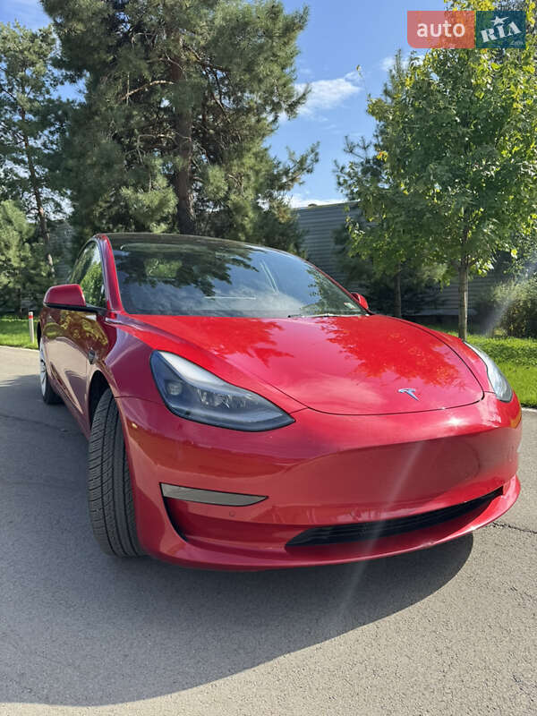 Седан Tesla Model 3 2022 в Києві