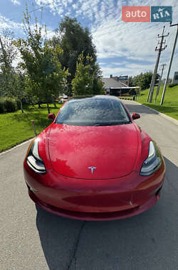 Седан Tesla Model 3 2022 в 