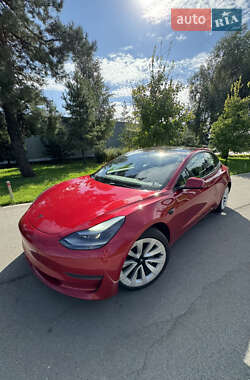 Седан Tesla Model 3 2022 в 