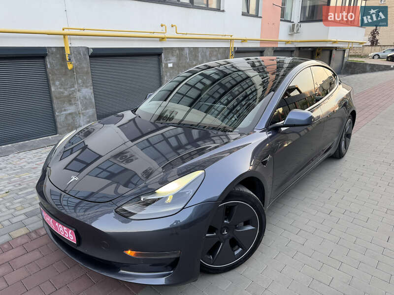 Седан Tesla Model 3 2021 в Володимирі