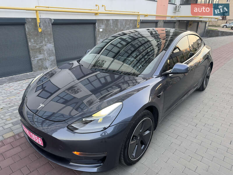 Седан Tesla Model 3 2021 в Володимирі