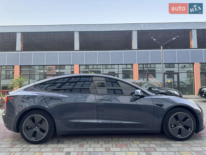 Седан Tesla Model 3 2021 в Володимирі
