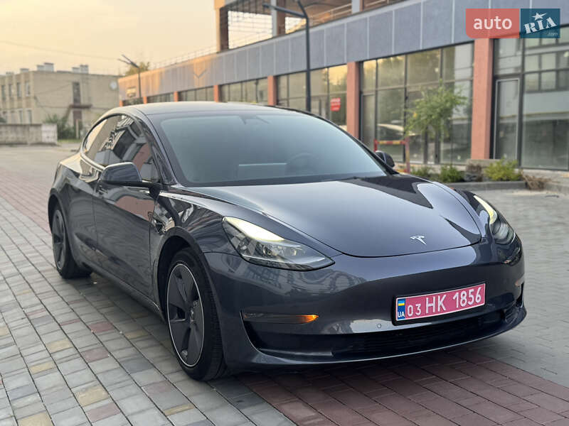 Седан Tesla Model 3 2021 в Володимирі