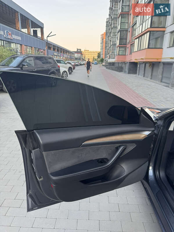 Седан Tesla Model 3 2021 в Володимирі