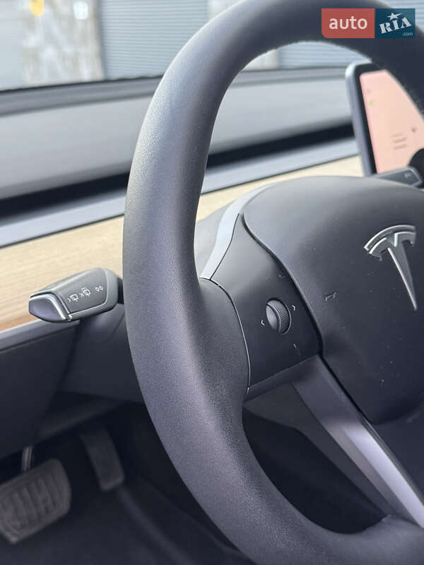 Седан Tesla Model 3 2021 в Володимирі