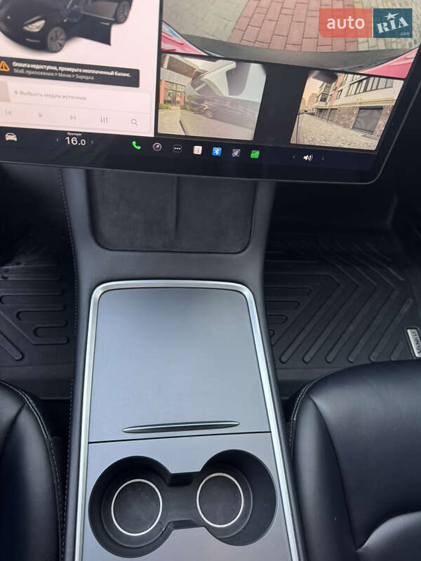 Седан Tesla Model 3 2021 в Володимирі