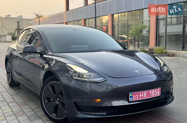 Седан Tesla Model 3 2021 в Володимирі
