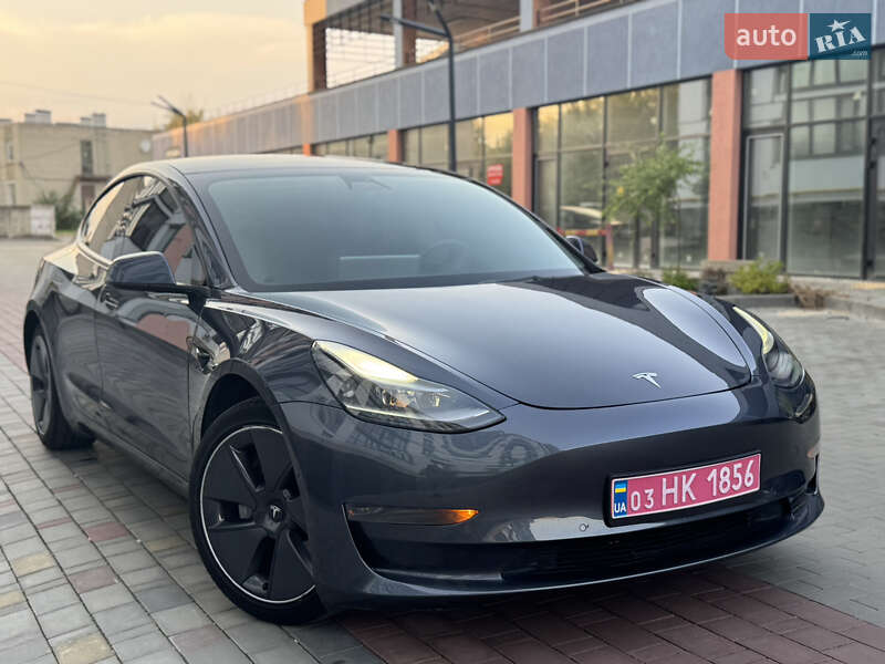 Седан Tesla Model 3 2021 в 