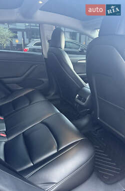 Седан Tesla Model 3 2021 в 