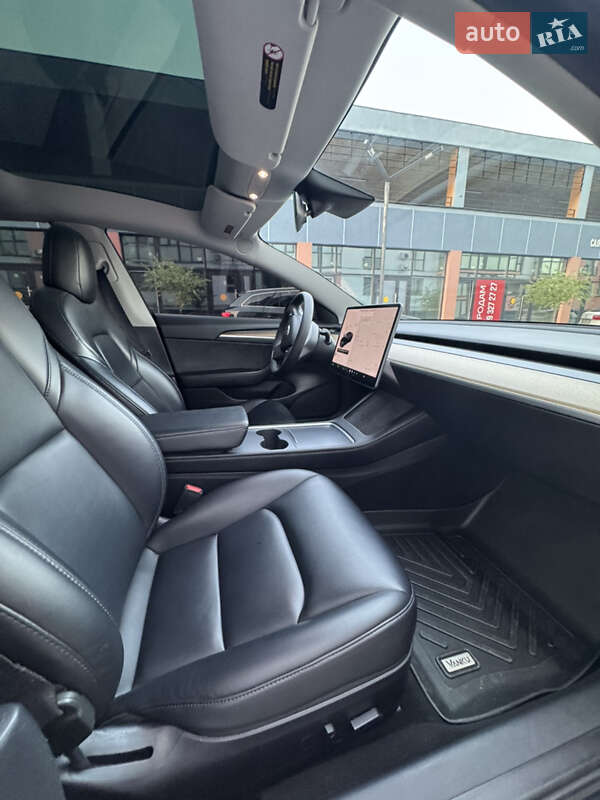 Седан Tesla Model 3 2021 в Володимирі