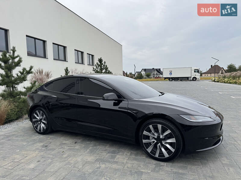 Седан Tesla Model 3 2024 в Луцьку
