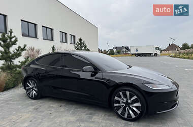 Седан Tesla Model 3 2024 в 