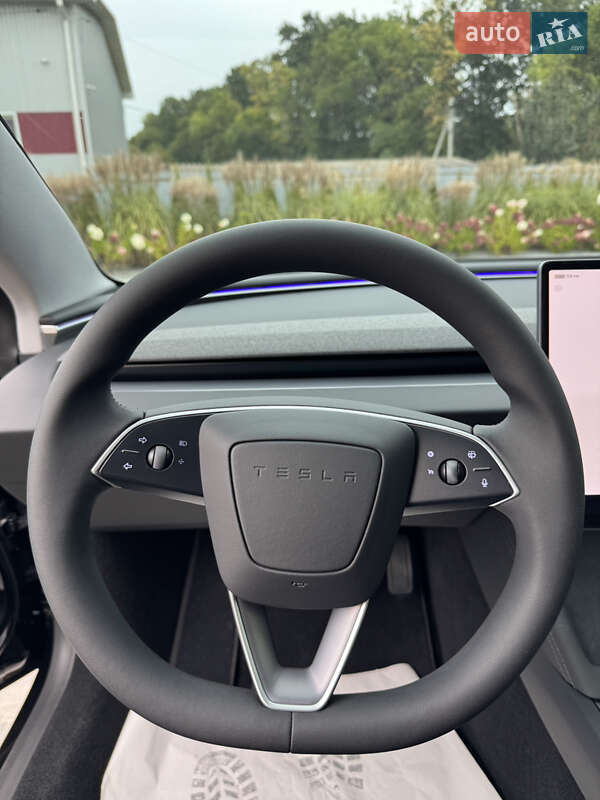 Седан Tesla Model 3 2024 в Луцьку