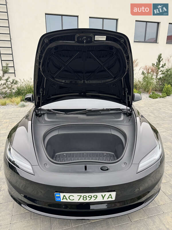 Седан Tesla Model 3 2024 в Луцьку
