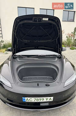Седан Tesla Model 3 2024 в 
