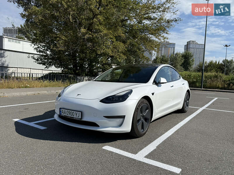 Седан Tesla Model 3 2021 в Киеве