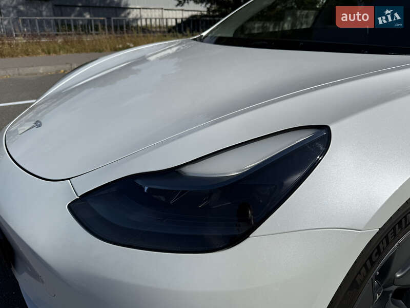 Седан Tesla Model 3 2021 в Киеве