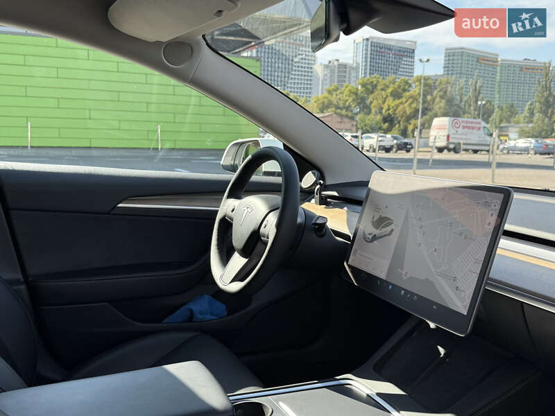 Седан Tesla Model 3 2021 в Киеве