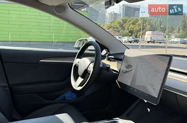 Седан Tesla Model 3 2021 в 