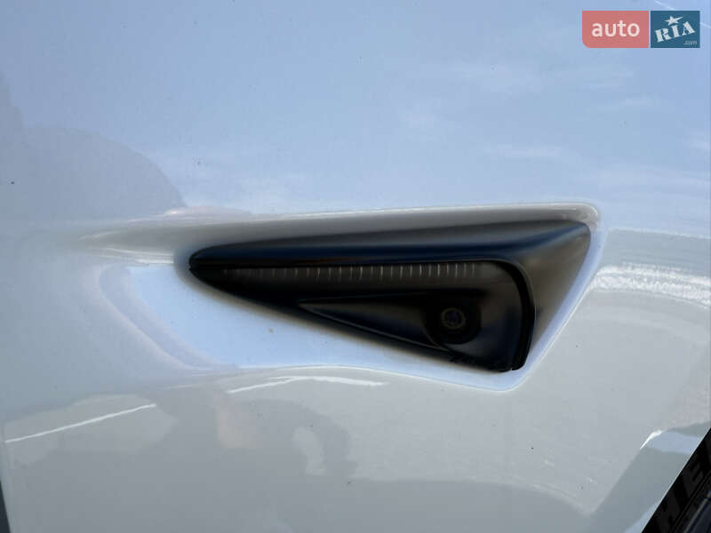 Седан Tesla Model 3 2021 в Киеве