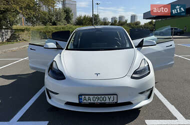 Седан Tesla Model 3 2021 в 