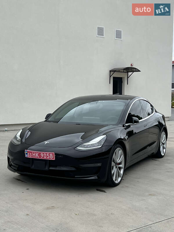 Седан Tesla Model 3 2019 в Луцке