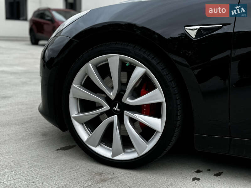 Седан Tesla Model 3 2019 в Луцке