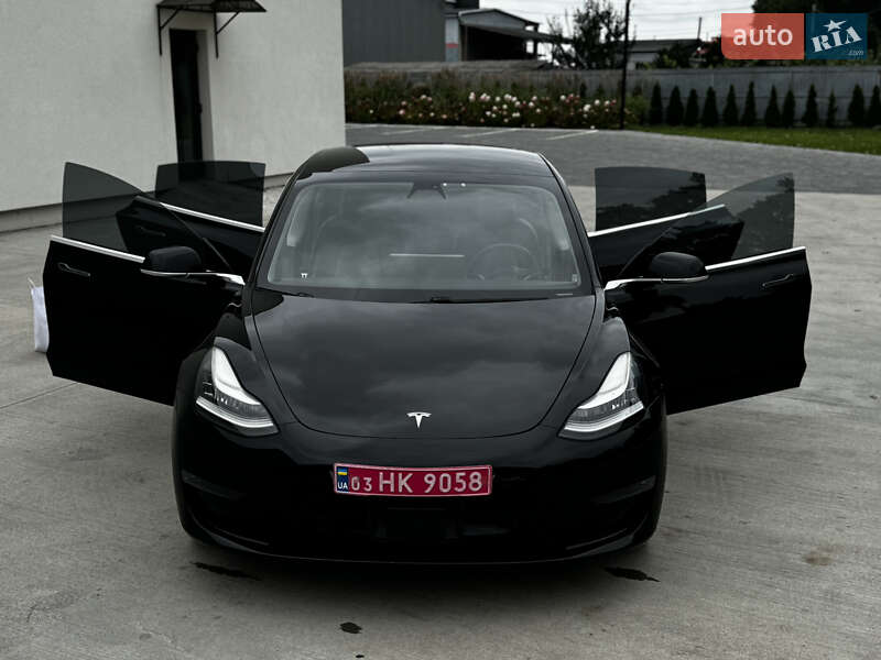 Седан Tesla Model 3 2019 в Луцке