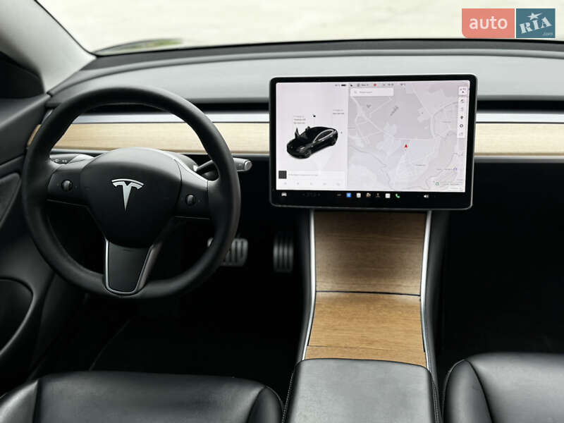 Седан Tesla Model 3 2019 в Луцке