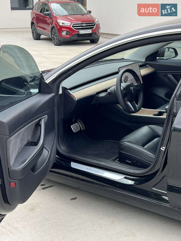 Седан Tesla Model 3 2019 в Луцке