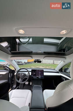 Седан Tesla Model 3 2022 в 