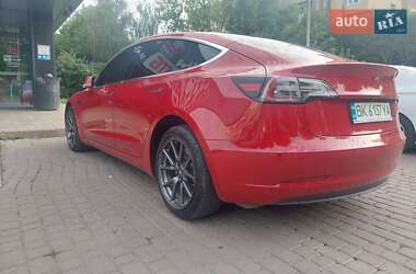 Седан Tesla Model 3 2019 в Ужгороді