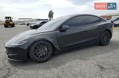 Седан Tesla Model 3 2025 в Киеве