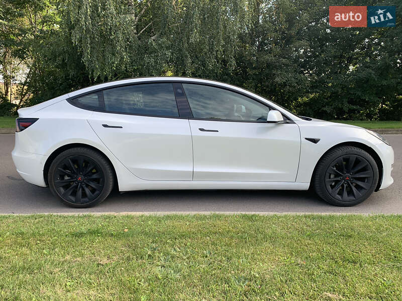Седан Tesla Model 3 2021 в Києві