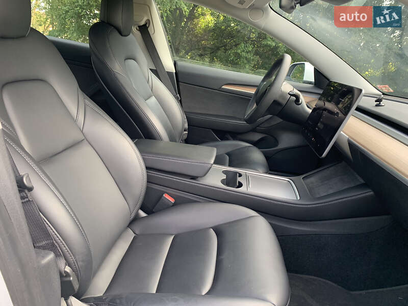 Седан Tesla Model 3 2021 в Києві