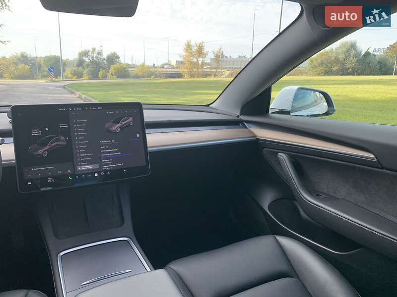 Седан Tesla Model 3 2021 в Києві
