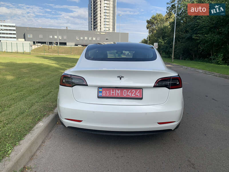 Седан Tesla Model 3 2021 в Києві