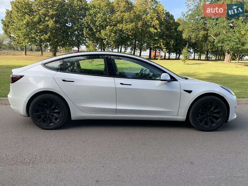 Седан Tesla Model 3 2021 в Києві