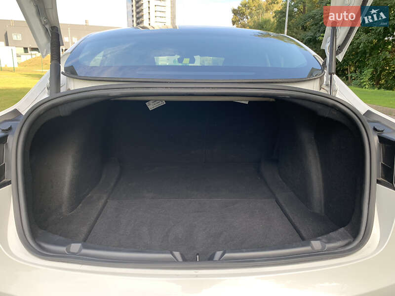 Седан Tesla Model 3 2021 в Києві