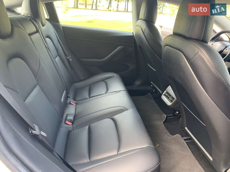 Седан Tesla Model 3 2021 в Києві