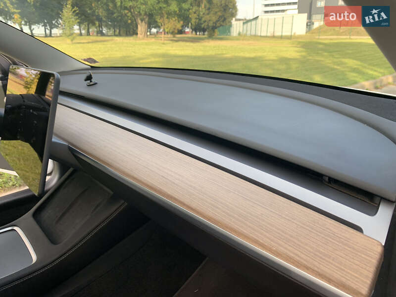 Седан Tesla Model 3 2021 в Києві