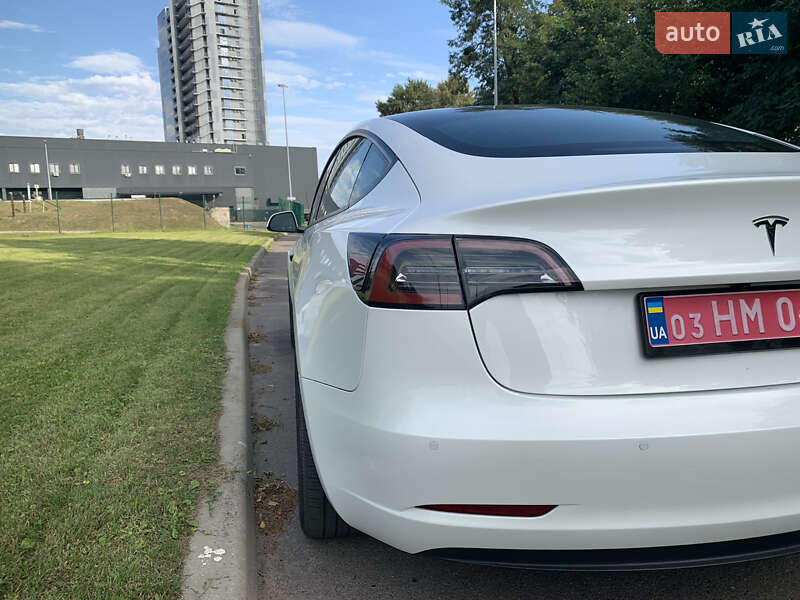Седан Tesla Model 3 2021 в Києві